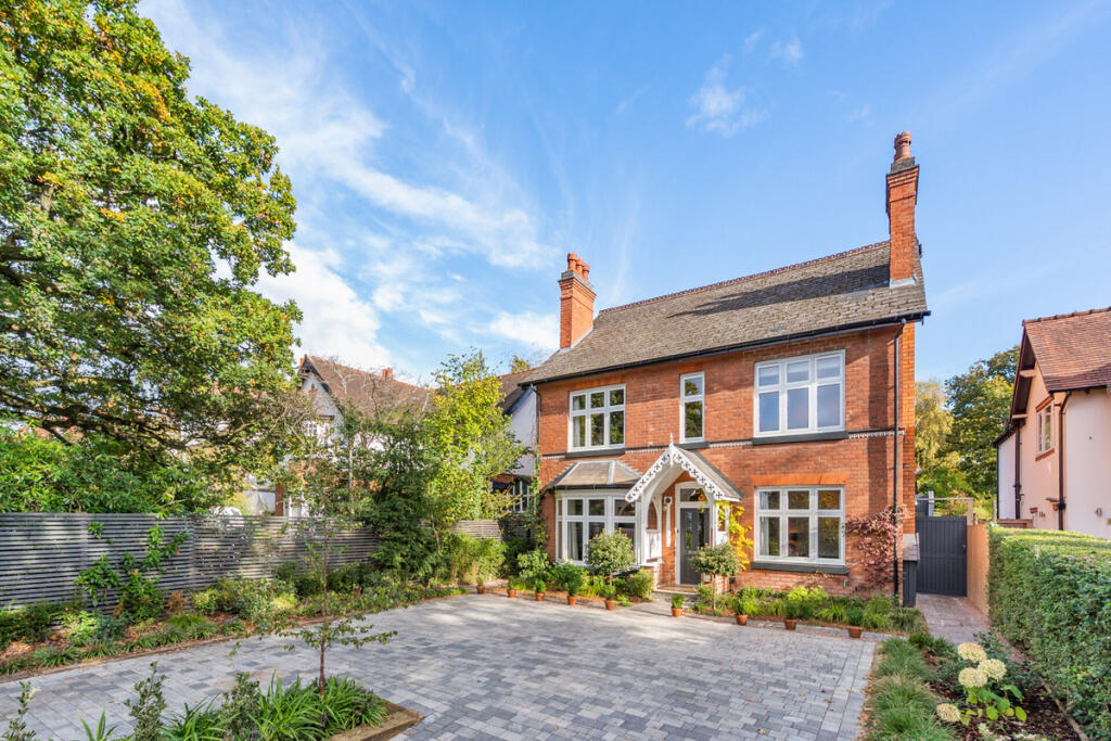 Main image of property: Kineton Green Road, Solihull, West Midlands B92 7DT