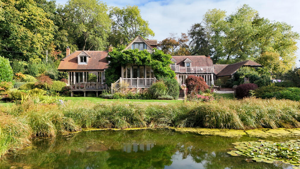 Main image of property: Mill Lane Kidmore End Reading, South Oxfordshire, RG4 9HA