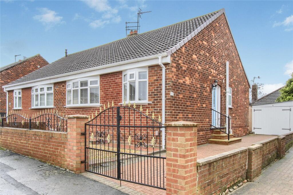2 bedroom bungalow for sale in Sunnybank Road, Ormesby, TS7