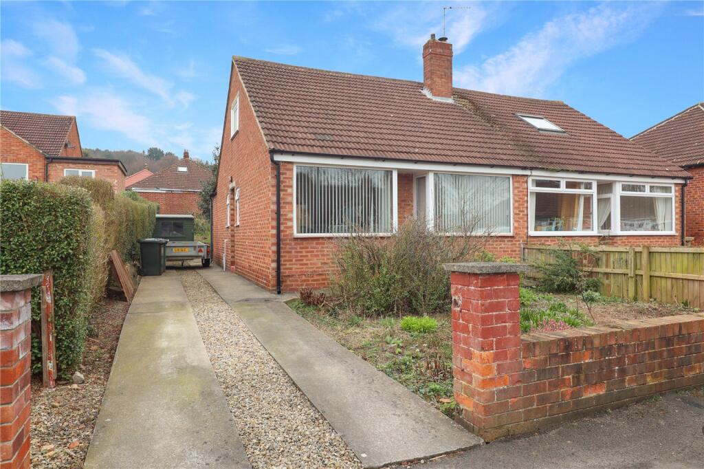 2 bedroom bungalow for sale in Farndale Road, Nunthorpe, TS7