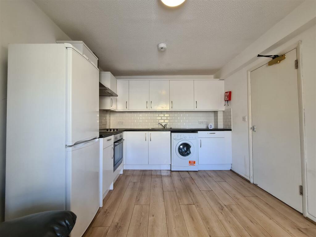 Additional property image - 30 Newmarket Road, Cambridge, CB5 8DT