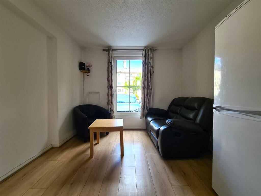 Additional property image - 30 Newmarket Road, Cambridge, CB5 8DT