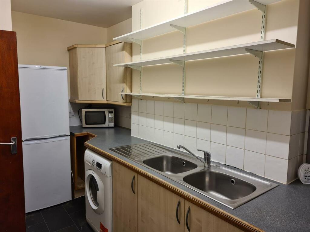 Additional property image - 58b Mill Road, Cambridge, CB1 2AS