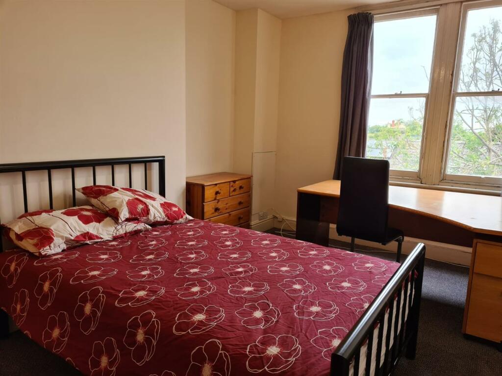 Additional property image - 58b Mill Road, Cambridge, CB1 2AS
