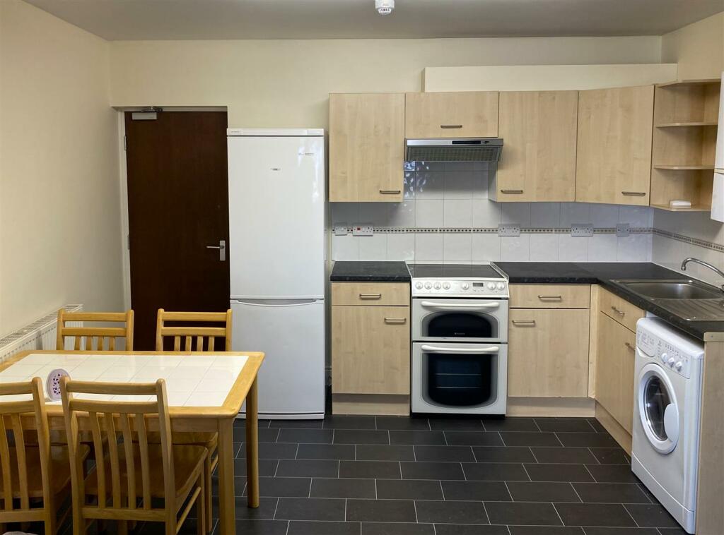 Additional property image - Flat 1, 23 Mill Road, Cambridge, CB1 2AB