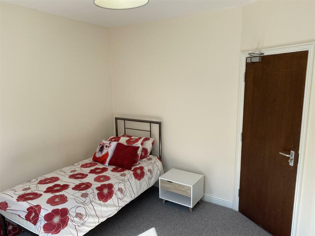 Additional property image - Flat 1, 23 Mill Road, Cambridge, CB1 2AB