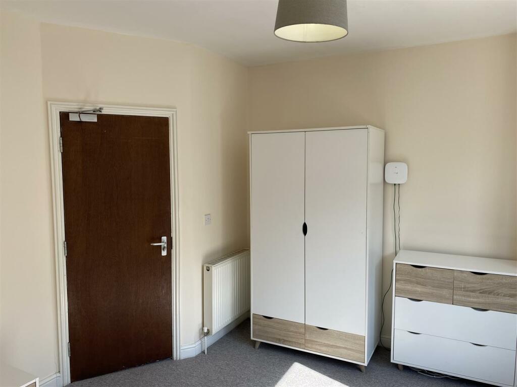 Additional property image - Flat 1, 23 Mill Road, Cambridge, CB1 2AB