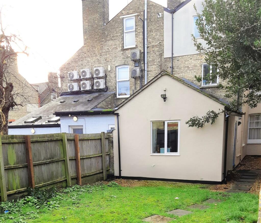 Additional property image - Flat 1, 23 Mill Road, Cambridge, CB1 2AB