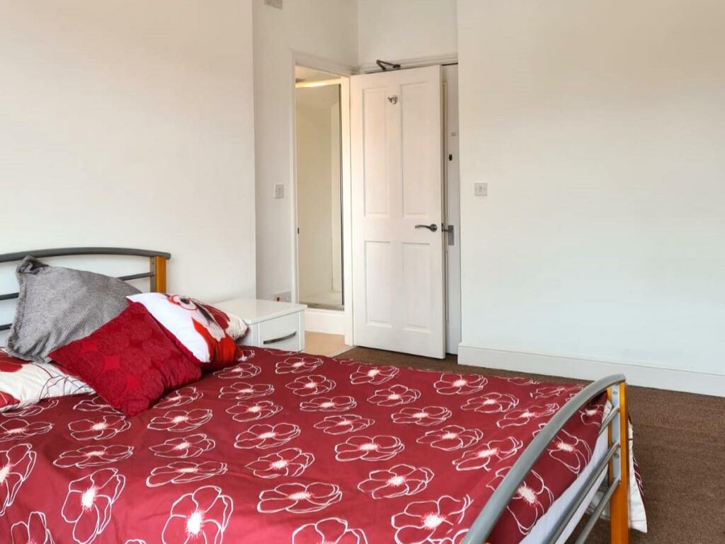 Additional property image - 27 Highworth Avenue, Cambridge, CB4 2BQ