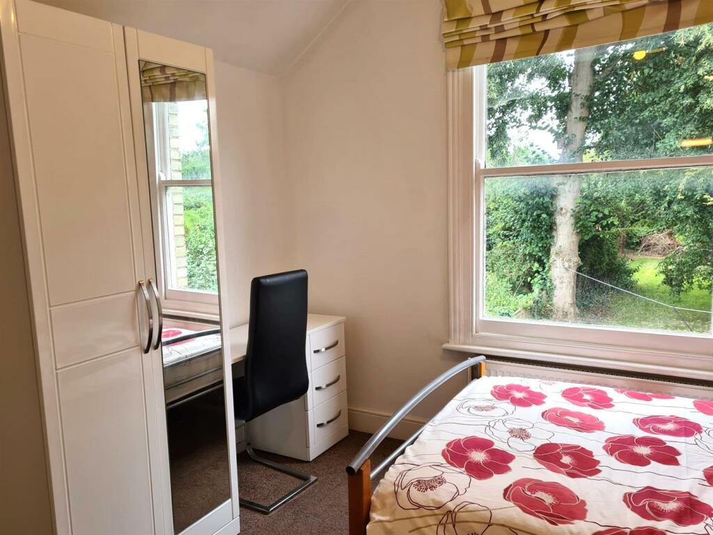 Additional property image - 27 Highworth Avenue, Cambridge, CB4 2BQ