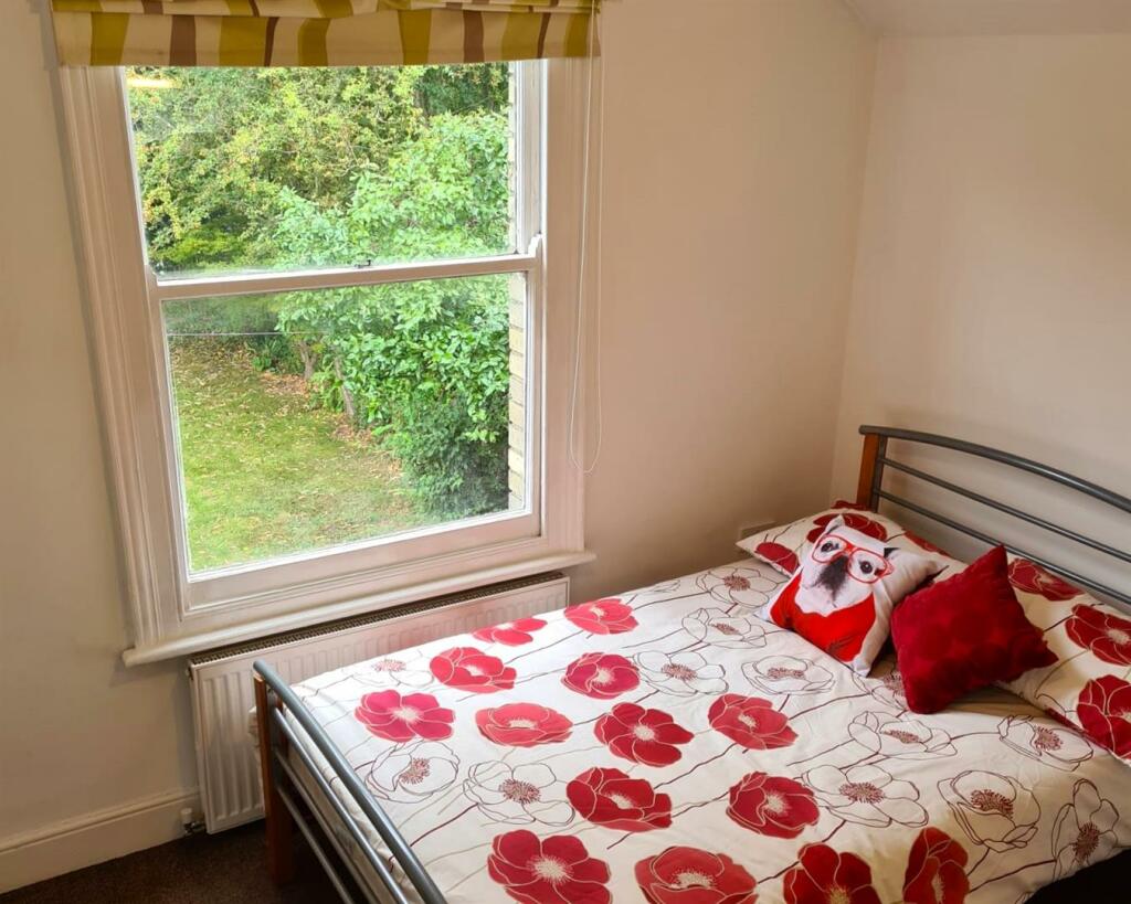 Additional property image - 27 Highworth Avenue, Cambridge, CB4 2BQ