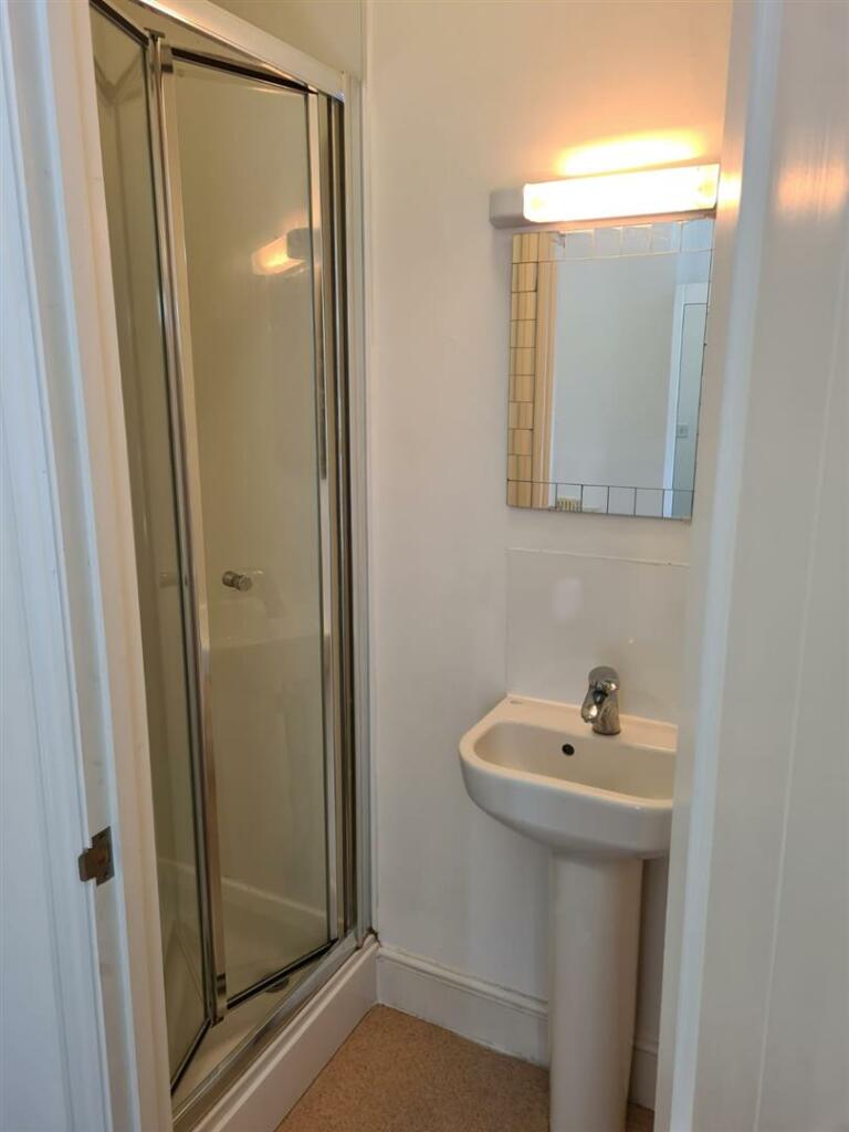 Additional property image - 27 Highworth Avenue, Cambridge, CB4 2BQ