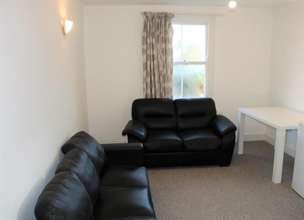 Additional property image - Room 3, 33 Mill Road, Cambridge
