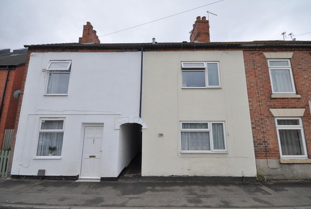 3 bedroom terraced house for rent in Victoria Crescent, BurtononTrent