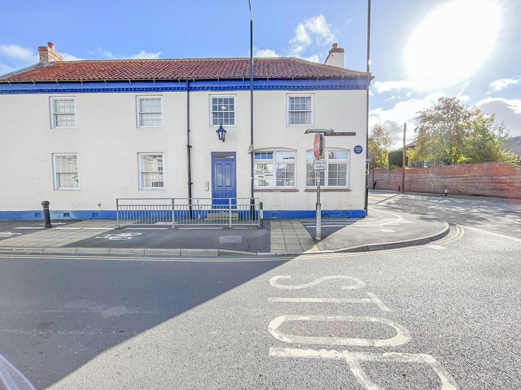 1 bedroom flat for sale in Bluebell Court, Whitecross Street, Barton