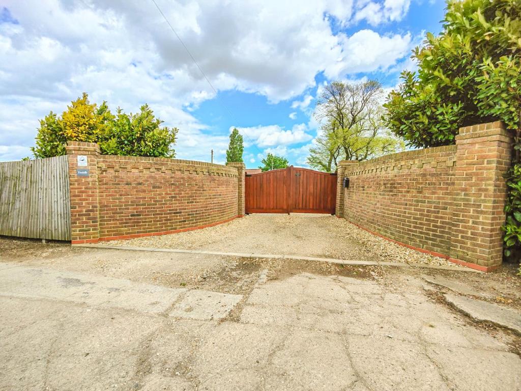 2 bedroom bungalow for sale in Soff Lane, Goxhill, BarrowUponHumber