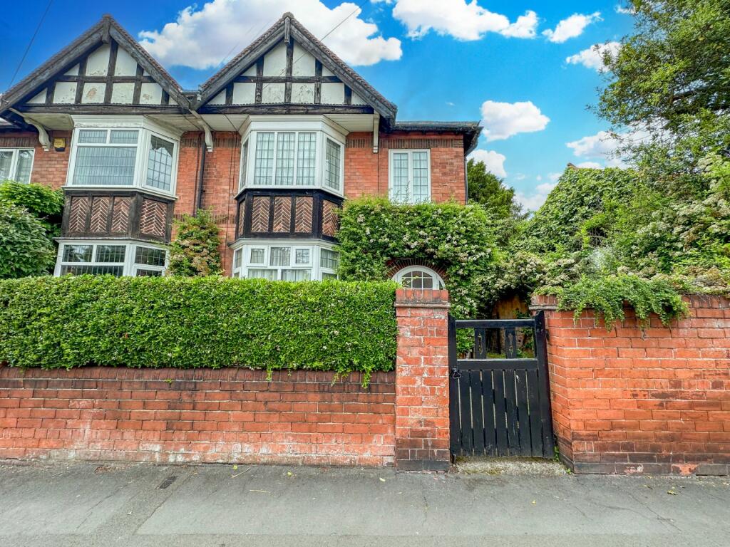 4 bedroom semidetached house for sale in Burgate, BartonUponHumber