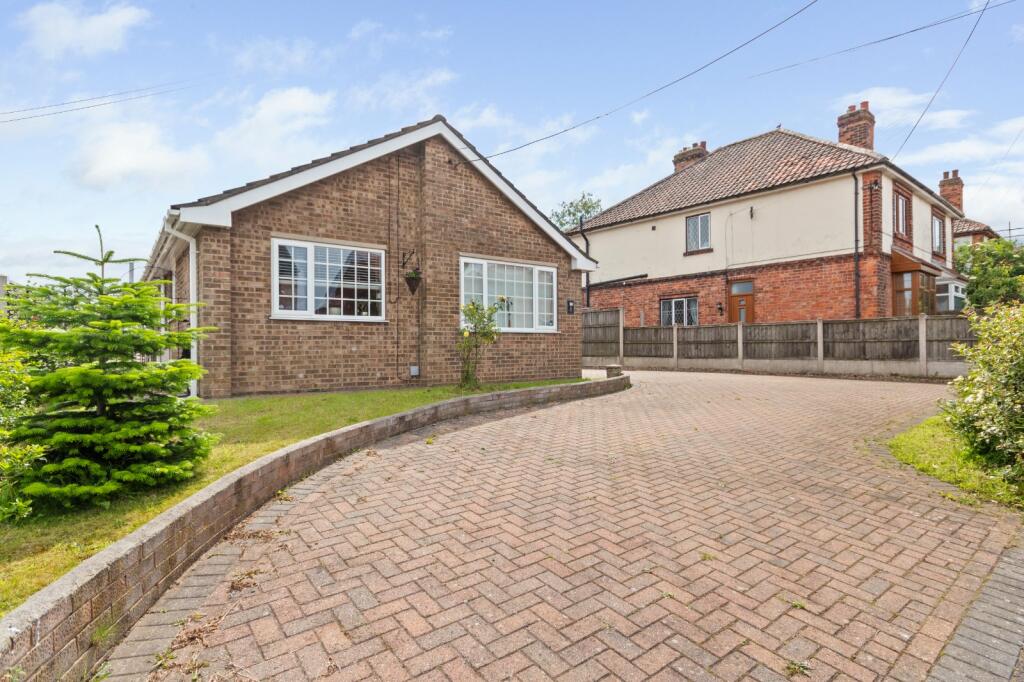4 bedroom bungalow for sale in Cherry Lane, Wootton, North Lincolnshire