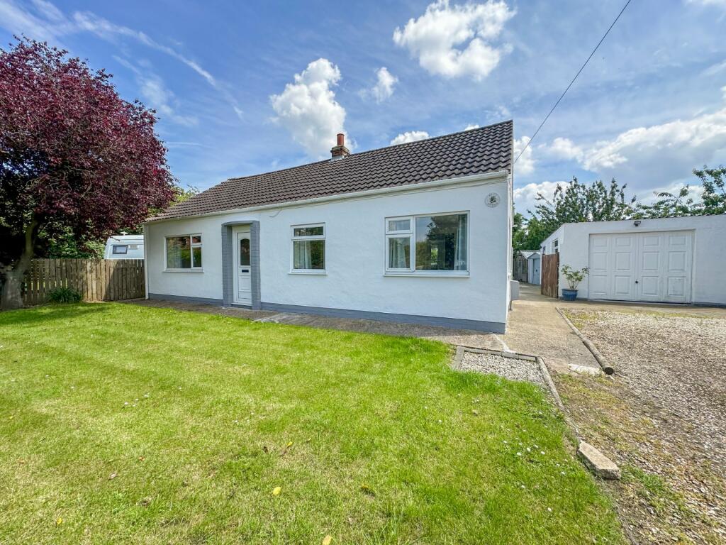 3 bedroom bungalow for sale in North End, Goxhill, Barrow Upon Humber