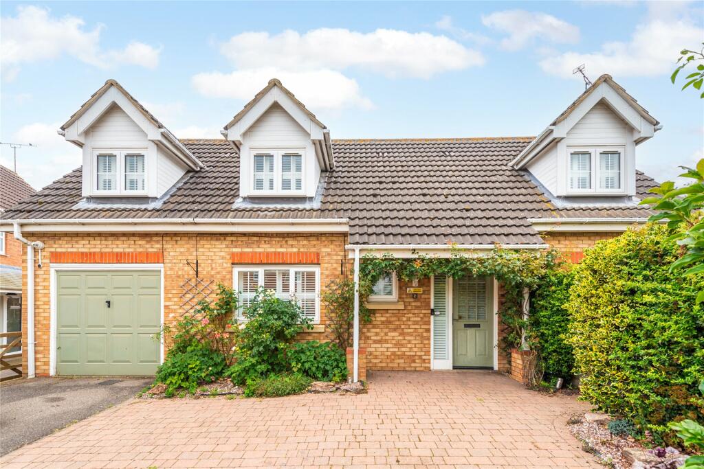 2 bedroom detached house for sale in Fairground Way, Clifton, Shefford