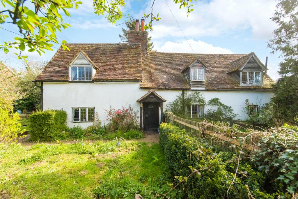 4 bedroom detached house for sale in London Road, Langley, Hitchin