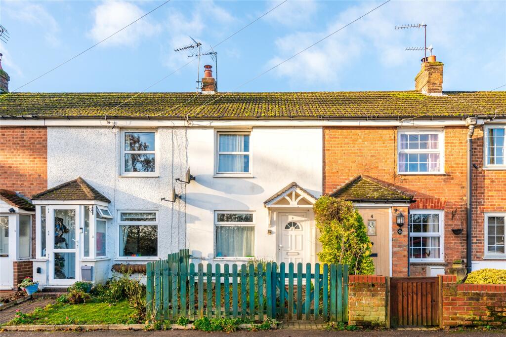 2 bedroom terraced house for sale in The Heath, Breachwood Green
