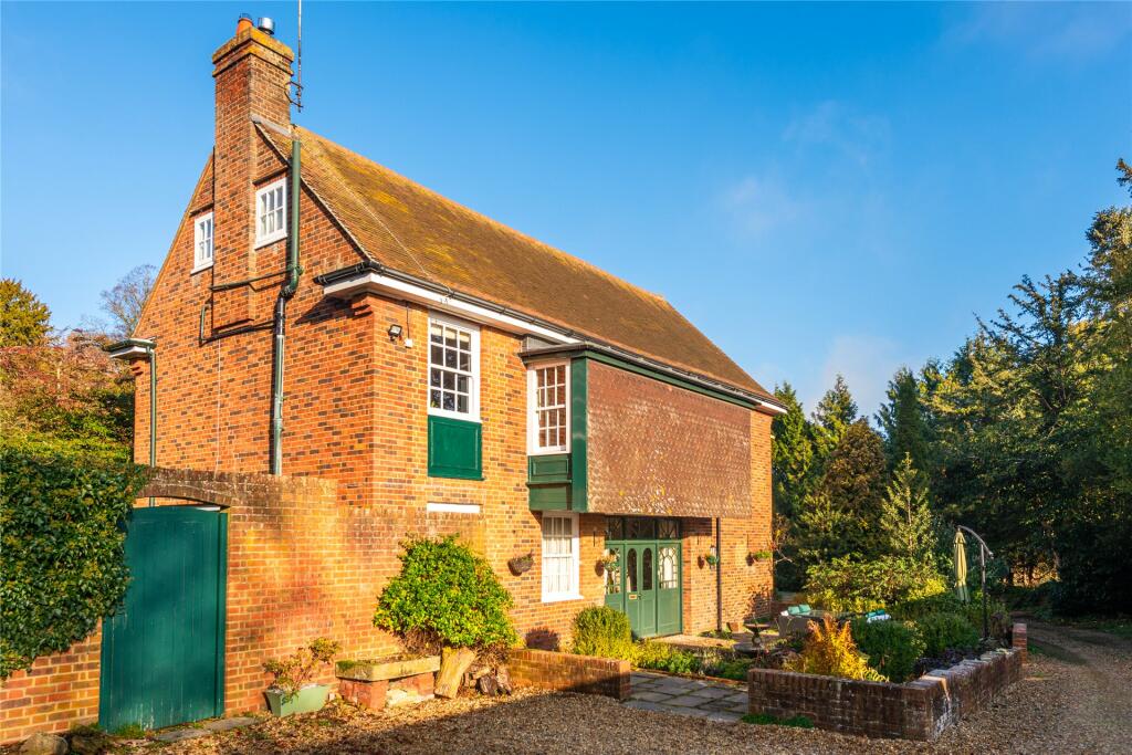 3 bedroom semidetached house for sale in London Road, St. Ippolyts