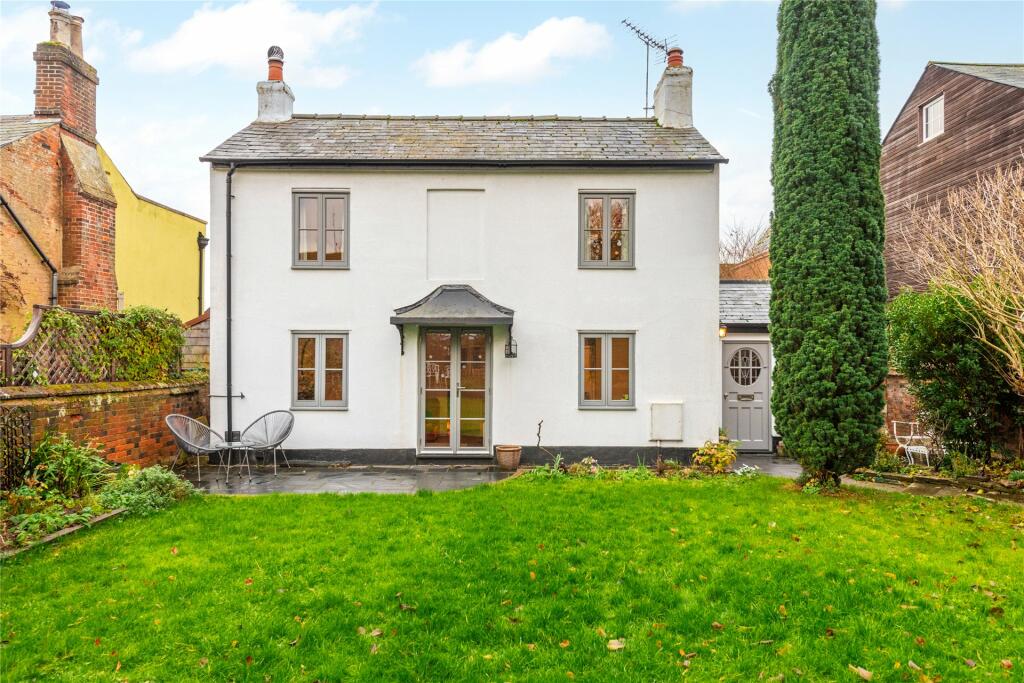 3 bedroom detached house for sale in Hitchin Hill Path, Hitchin