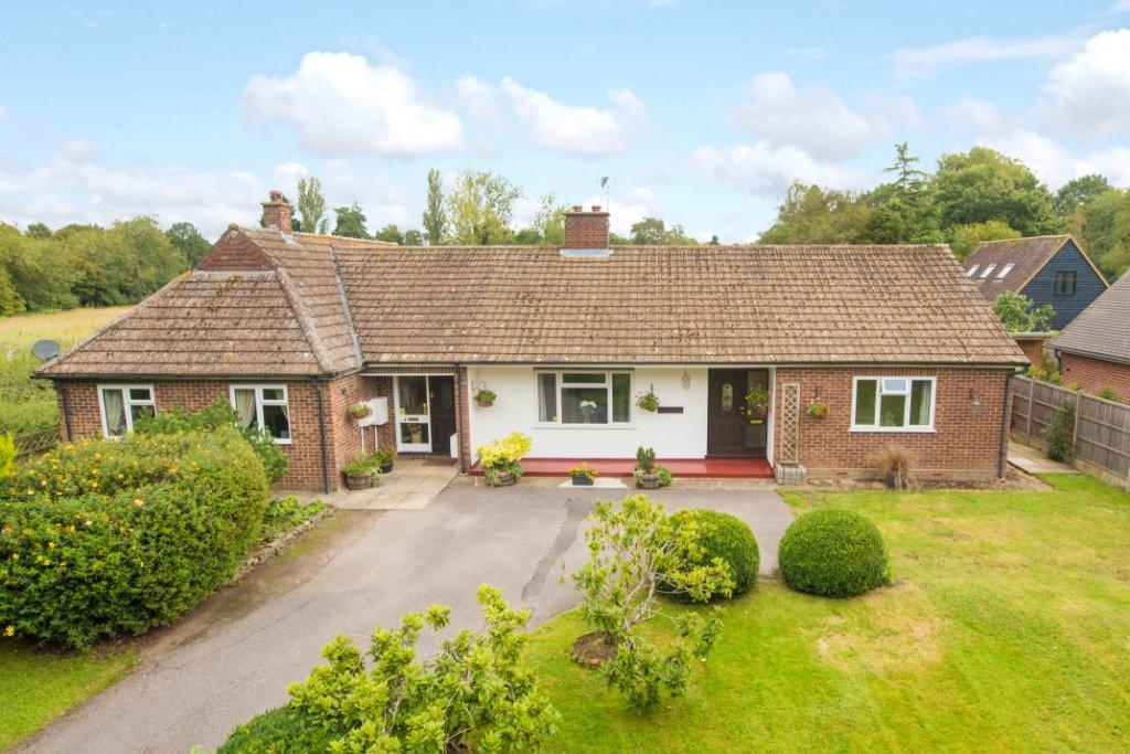 4 bedroom bungalow for sale in Back Lane, Preston, Hitchin