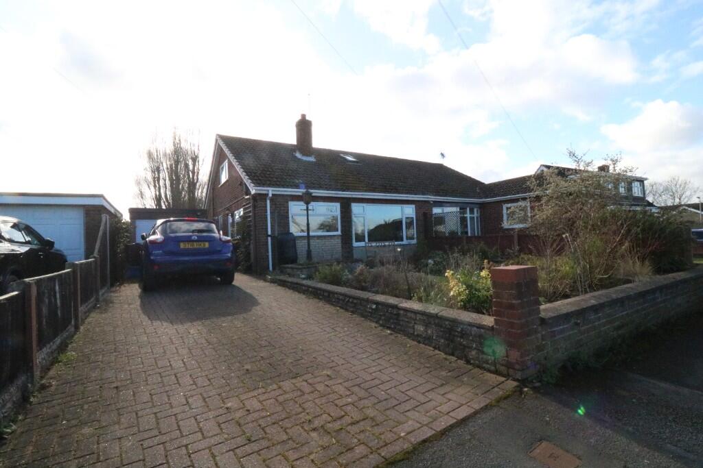 Main image of property: 33 The Slack, Crowle, DN17 4LZ