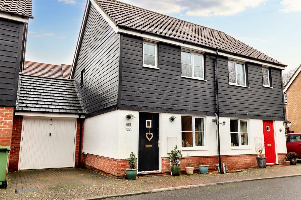 2 bedroom semidetached house for sale in Rose Avenue, Queens Hills