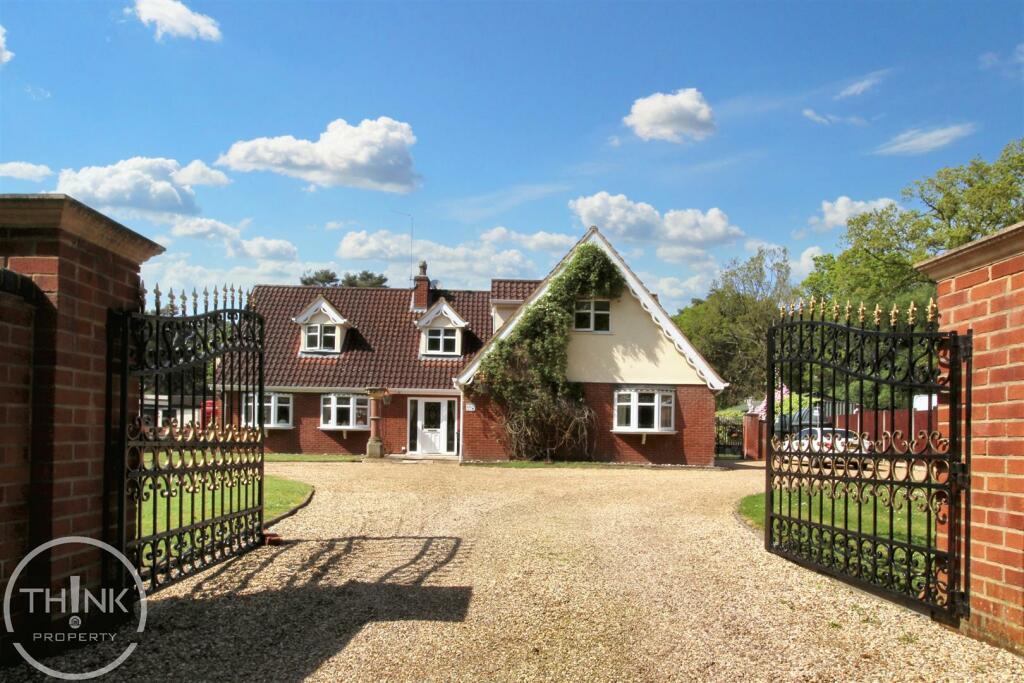 7 bedroom detached house for sale in Shortthorn Road, Stratton