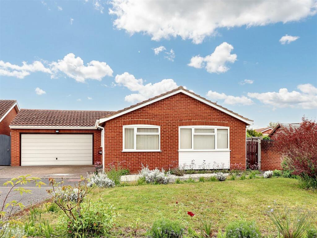 3 bedroom detached bungalow for sale in Buckland Rise, Eaton, Norwich, NR4