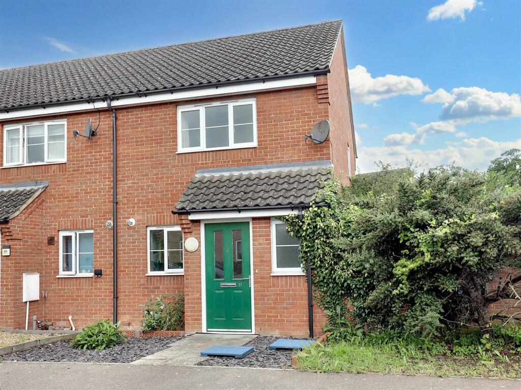 2 bedroom end of terrace house for sale in Macmillan Way, Little