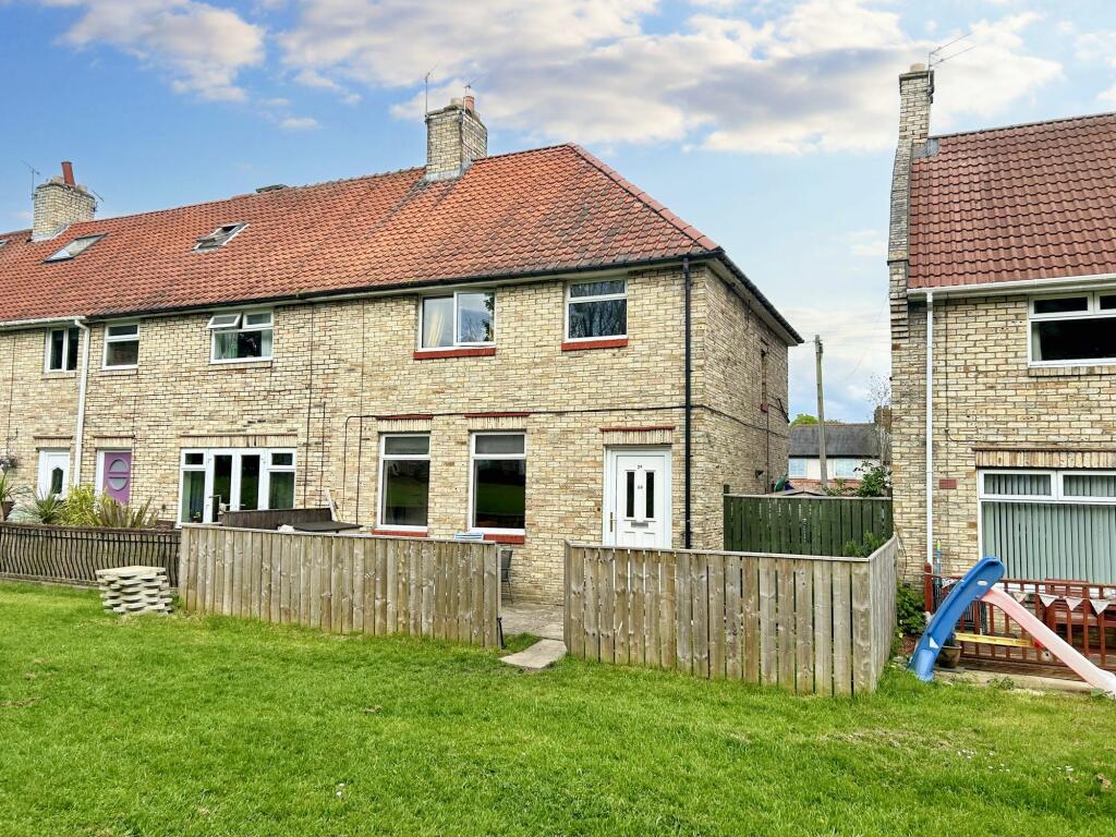 3 bedroom terraced house for sale in Broadpool Green, Whickham