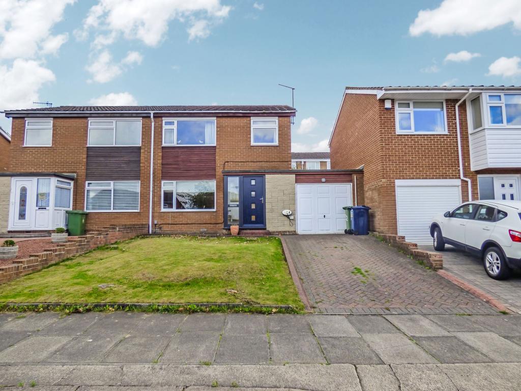 3 bedroom semidetached house for sale in Oakridge, Whickham, Newcastle