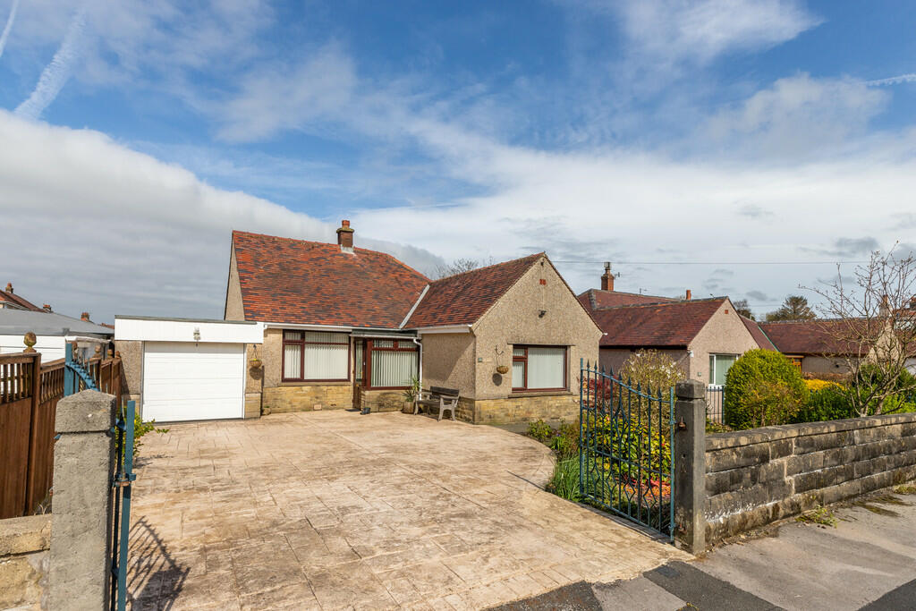 2 bedroom detached bungalow for sale in 28 Broadlands Drive, Bolton Le