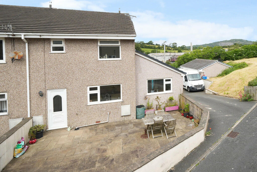 3 bedroom end of terrace house for sale in 21 Grosvenor Court