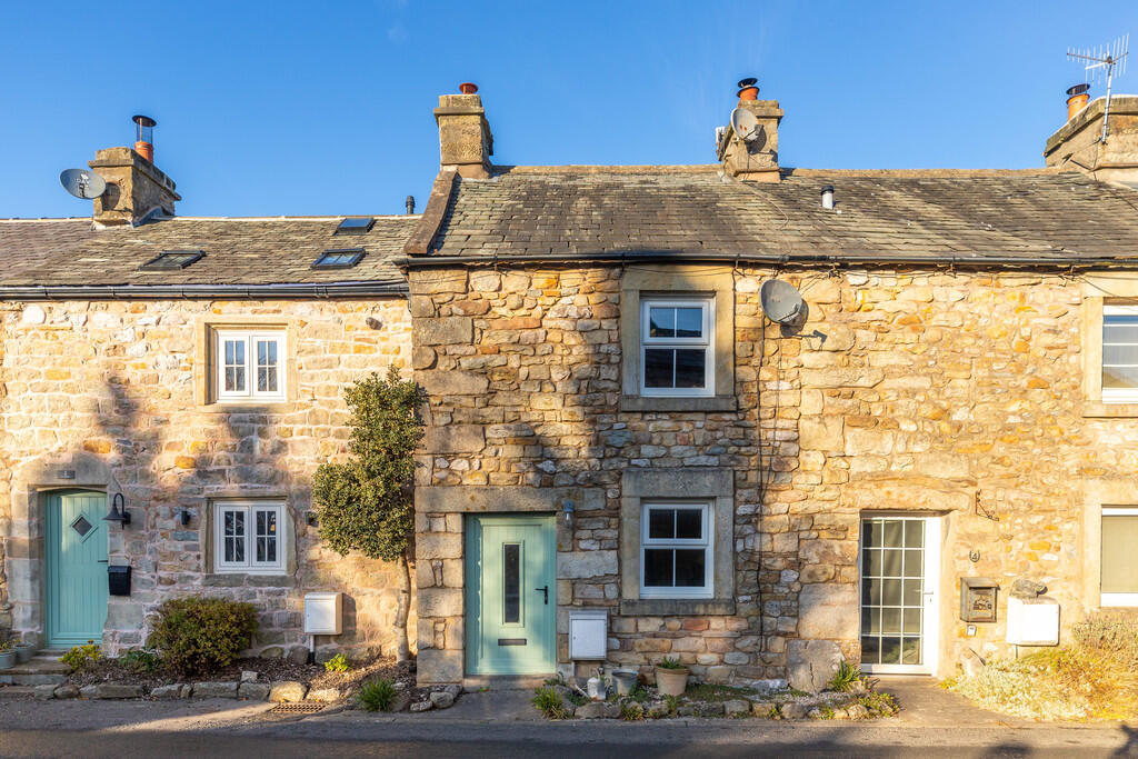Main image of property: 3 Longtons Cottages, Over Kellet, LA6 1DB