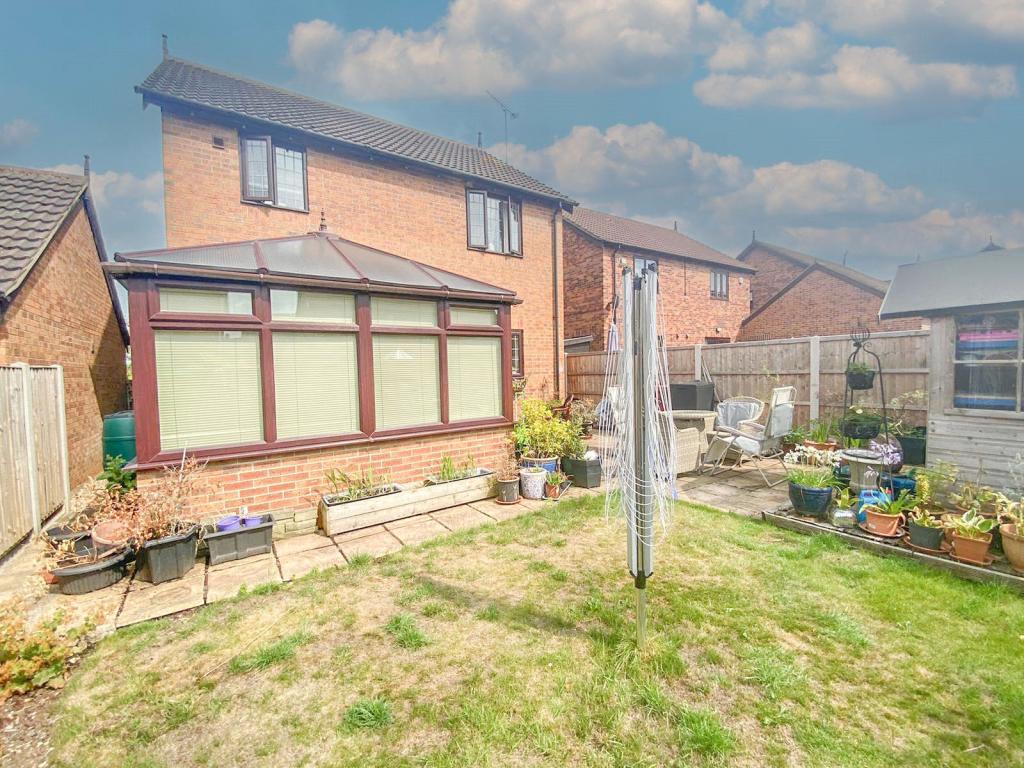 3 bedroom detached house for sale in Sycamore Close, Le Wold