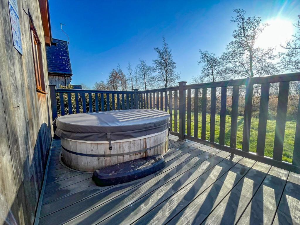 4 bedroom detached house for sale in Brigg Marina, Mill Lane, Brigg