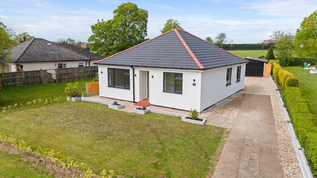 3 bedroom bungalow for sale in Brigg Road, Hibaldstow, North