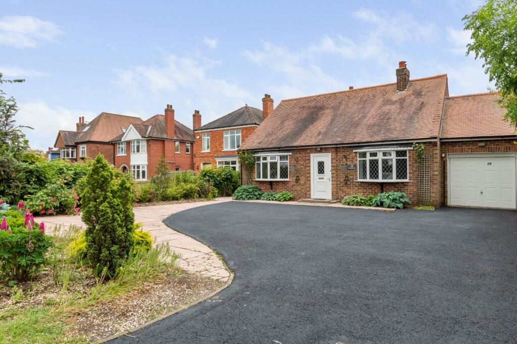2 bedroom bungalow for sale in Bigby High Road, Brigg, North Lincolnshire, DN20