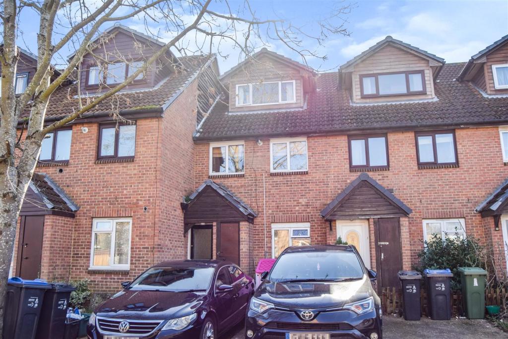 2 bedroom for sale in Stubbs Way, Colliers Wood, SW19