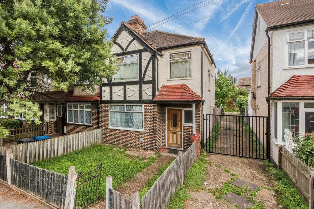 3 bedroom house for sale in Christchurch Close, Colliers Wood, SW19