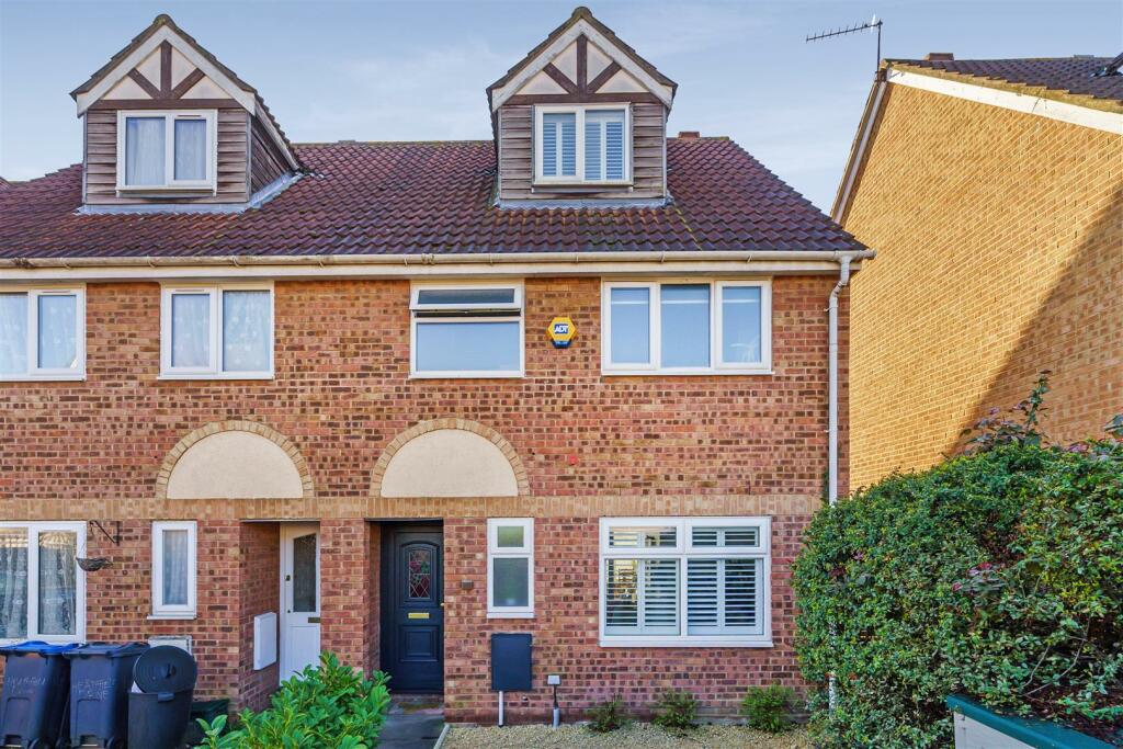 4 bedroom house for sale in Heathfield Drive, Mitcham, CR4