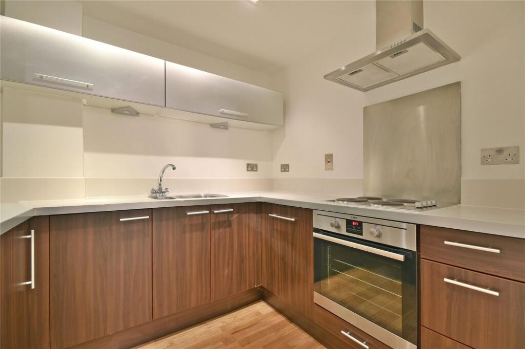 Main image of property: Quaker Street, Shoreditch, E1