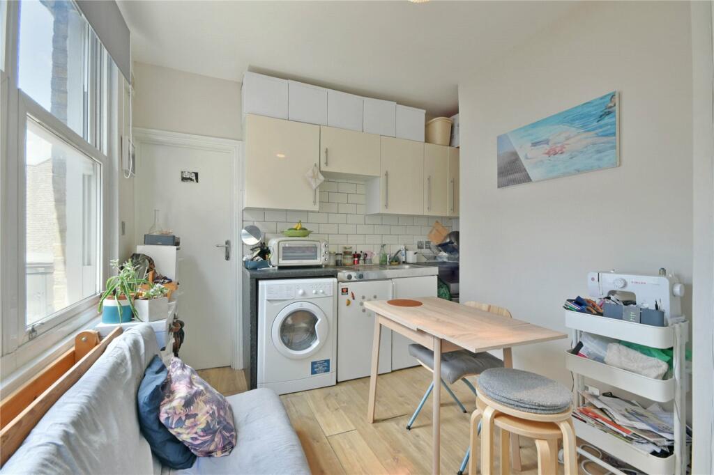 1 bedroom flat for rent in Ashenden Road, Homerton, E5