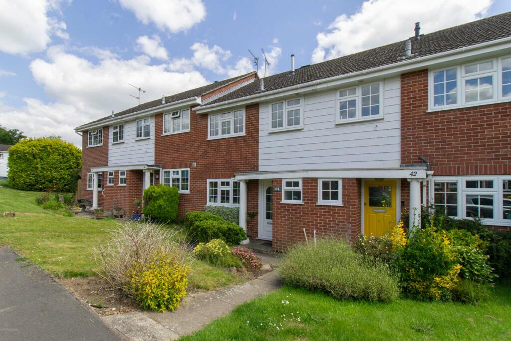 3 bedroom terraced house for rent in Harebell Close, Hartley Wintney