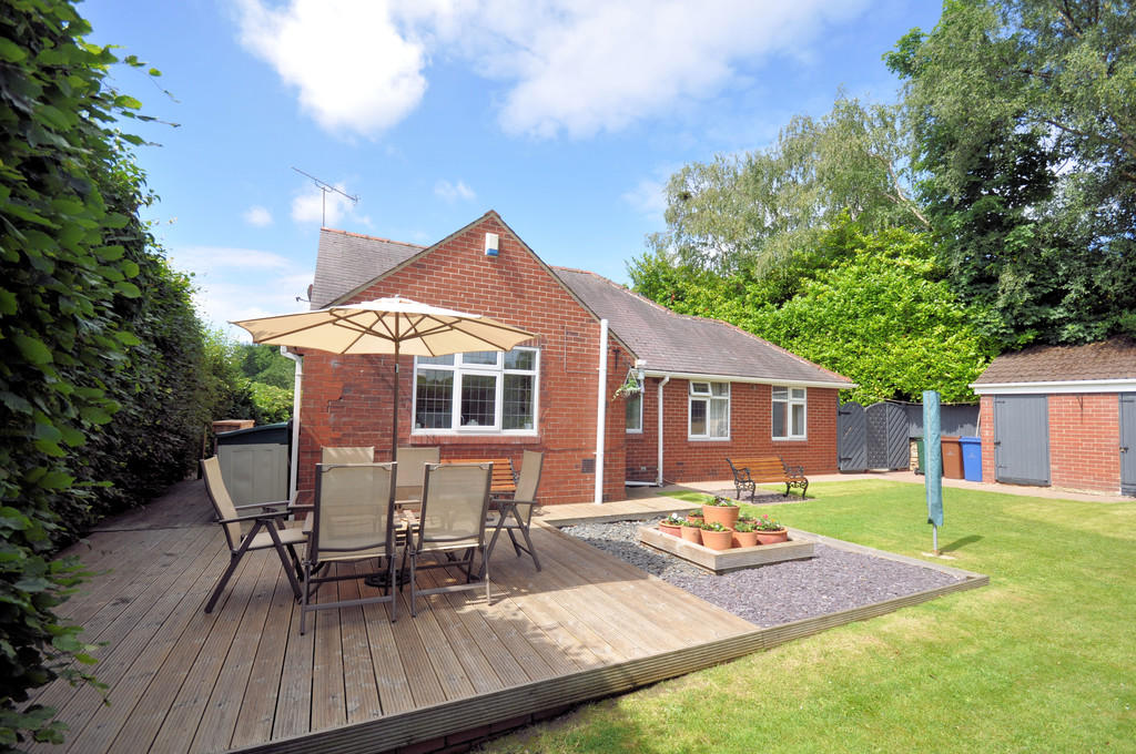 3 bedroom detached bungalow for sale in Viewlands, Silkstone Common